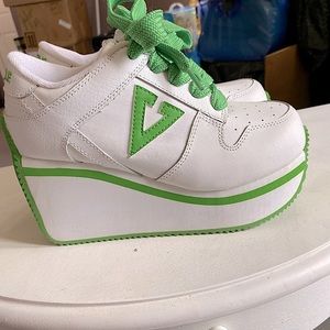 Volatile platform Sneakers green and white